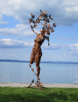 Riesige weibliche Akt Skulptur Garten